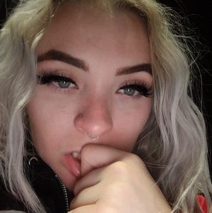 Meet your Posher, Claudia